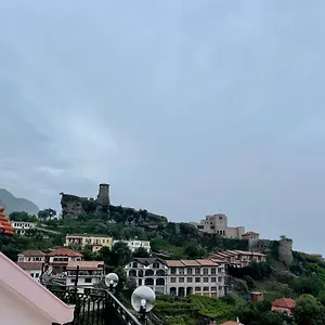 Отель --hotel Deal-- With Castle View, Круя